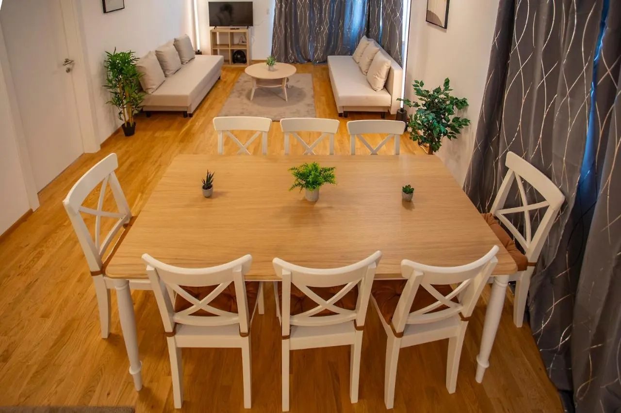 Innsbruck East Side Apartment I Free Street Parking location